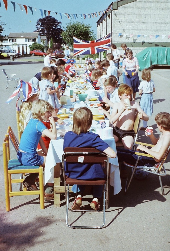 Royal wedding party, Springfield Close - 1981